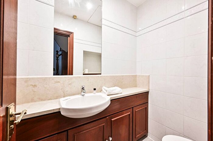 5 Bedroom Terraced House To Rent In Brick Street, Mayfair, London, W1J