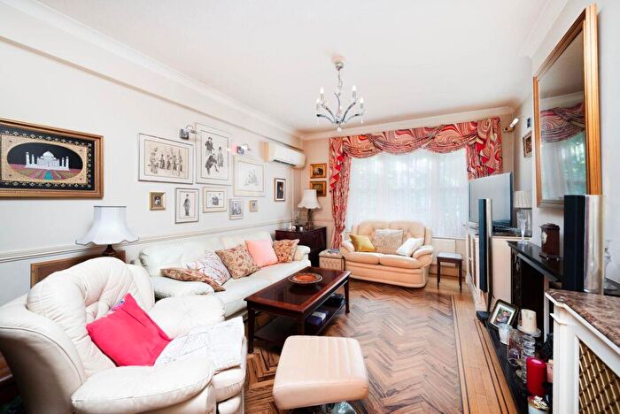 2 Bedroom Apartment For Sale In Clifton Court, St John's Wood, NW8