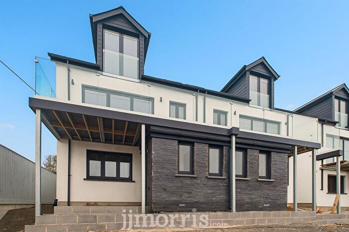 3 Bedroom Semi Detached House For Sale In Cleddau Avenue, Milford Haven, SA73