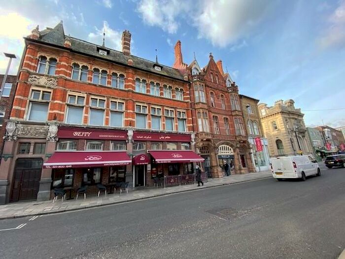 2 Bedroom Flat To Rent In High Street, Southampton, Hampshire, SO14