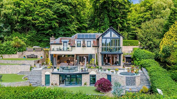 4 Bedroom Detached House For Sale In Trevereux Hill, Oxted, RH8