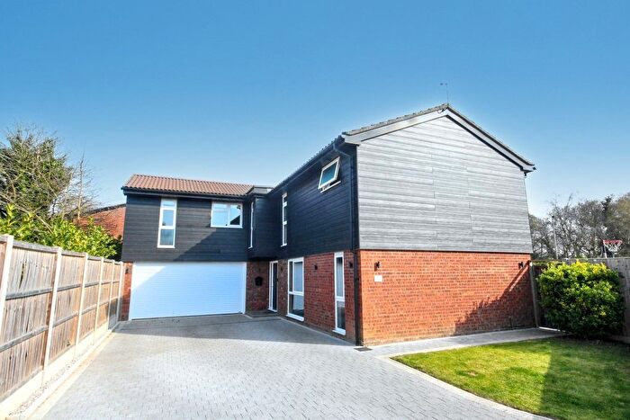 5 Bedroom Detached House For Sale In Thristers Close, Letchworth Garden City, SG6