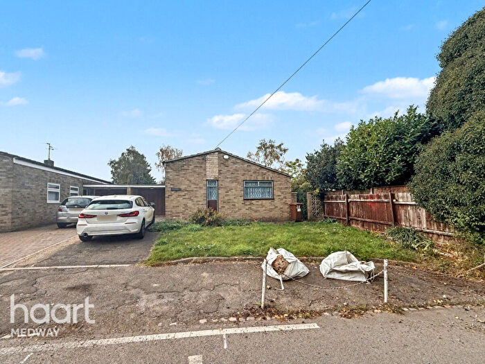 3 Bedroom Bungalow For Sale In Station Road, Rochester, ME2
