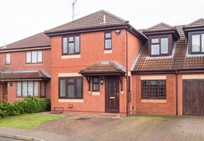 3 Bedroom Semi Detached House To Rent In Long Barrow Drive, North Walsham, NR28