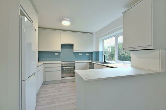 2 Bedroom Flat To Rent In Freshfield Drive, Southgate, N14
