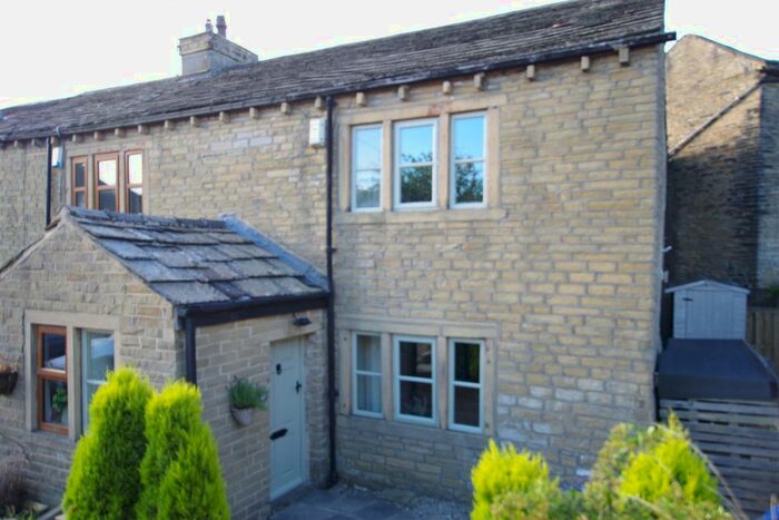 2 Bedroom Cottage To Rent In Westfield Lane, Idle, Bradford BD10