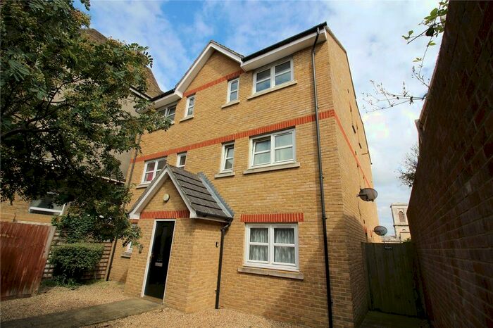 1 Bedroom Flat To Rent In Manor Road, Chatham, Kent, ME4