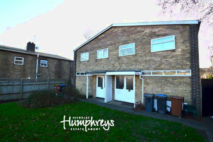 4 Bedroom House To Rent In Woods Avenue, AL10