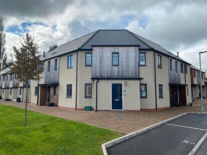 2 Bedroom Flat To Rent In Belmont Way, Tiverton, EX16