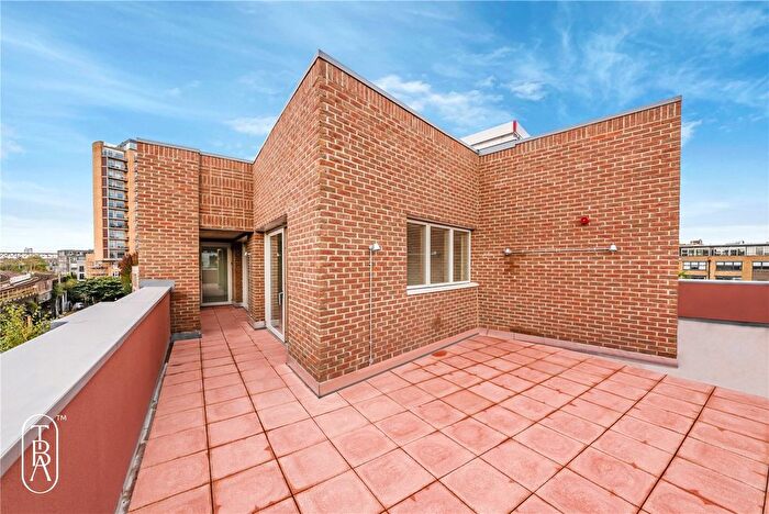 3 Bedroom Flat To Rent In London Lane, London, E8