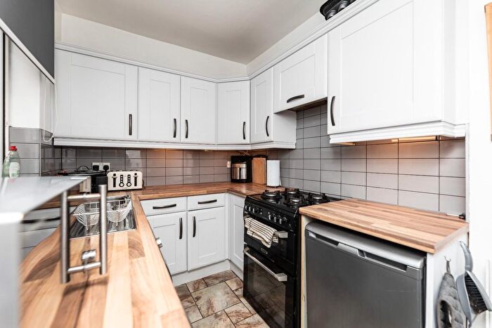 3 Bedroom Semi-detached House For Sale In Woodlands Avenue, Castleford, WF10