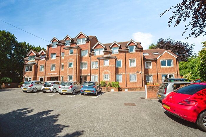 2 Bedroom Flat For Sale In Merryfield Court (Tonbridge), Tonbridge, TN9