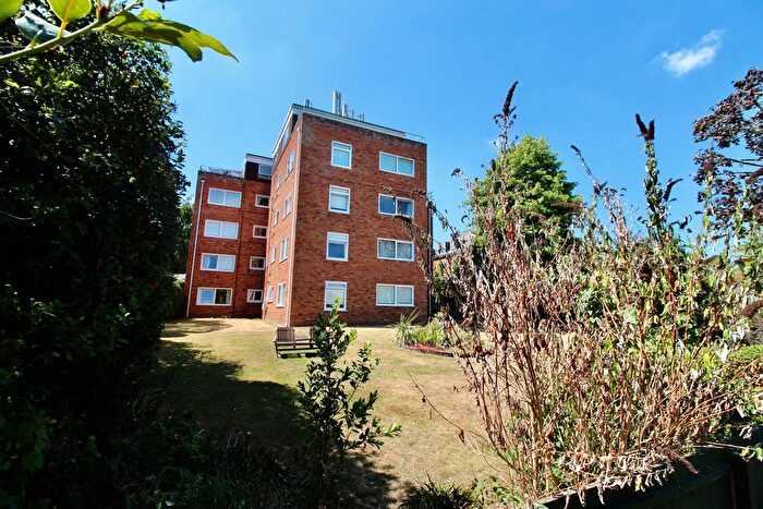 2 Bedroom Flat For Sale In New Street, Lymington, SO41