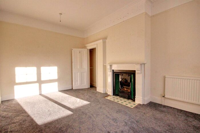 5 Bedroom Semi-Detached House For Sale In Anlaby Road, Hull, HU4