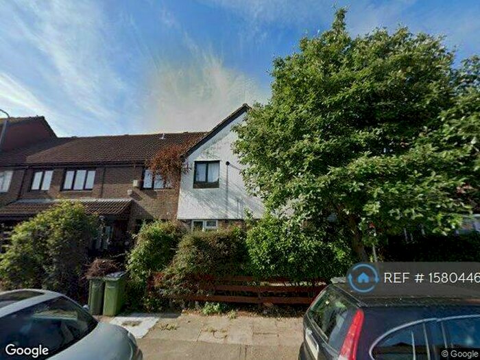 2 Bedroom Flat To Rent In Avocet Mews, Woolwich, SE28