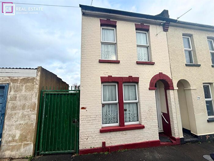 3 Bedroom End Of Terrace House For Sale In Glencoe Road, Chatham, ME4