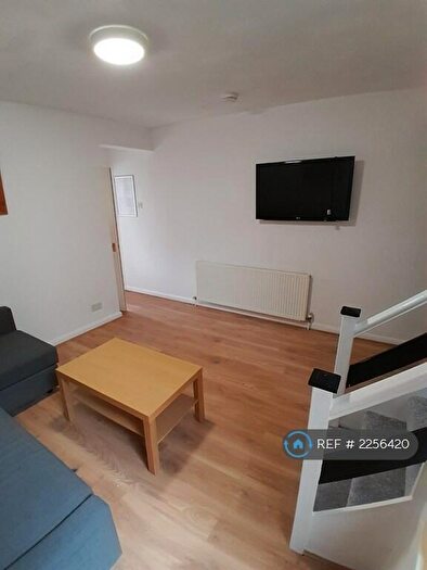 5 Bedroom Terraced House To Rent In Swainstone Road, Reading, RG2