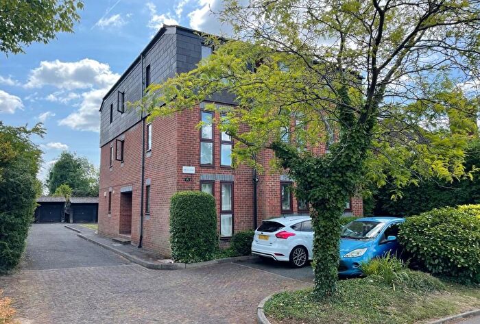 2 Bedroom Flat For Sale In Uplands Park Road, Enfield, EN2