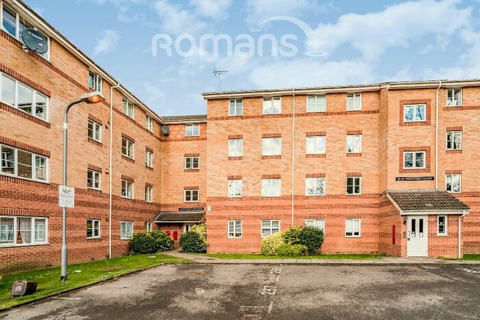 2 Bedroom Flat To Rent In Priestley Court, HP13