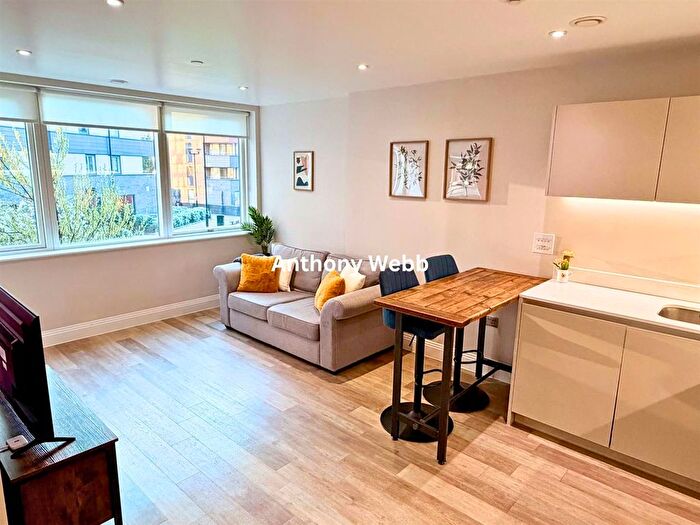 1 Bedroom Flat To Rent In Thatchers Court, New Southgate, N11