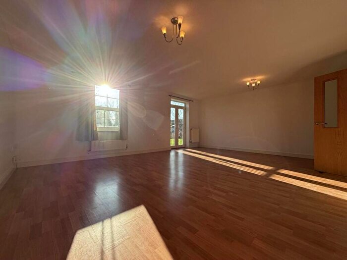 2 Bedroom Apartment For Sale In Stoneleigh Court, Shadwell Lane, LS17