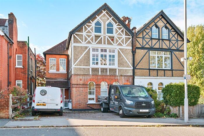 1 Bedroom Flat For Sale In Cranes Park, Surbiton, KT5