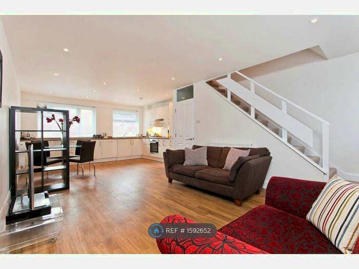 2 Bedroom Maisonette To Rent In Dorville Road, Lee, London, SE12
