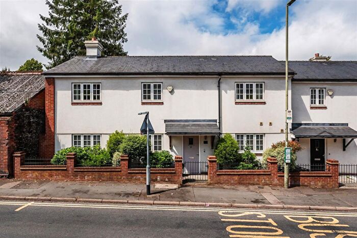 3 Bedroom Property For Sale In Horsham Road, Dorking, RH4