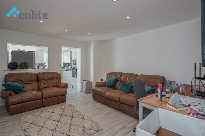 4 Bedroom Terraced House To Rent In Commercial Way, London, SE15