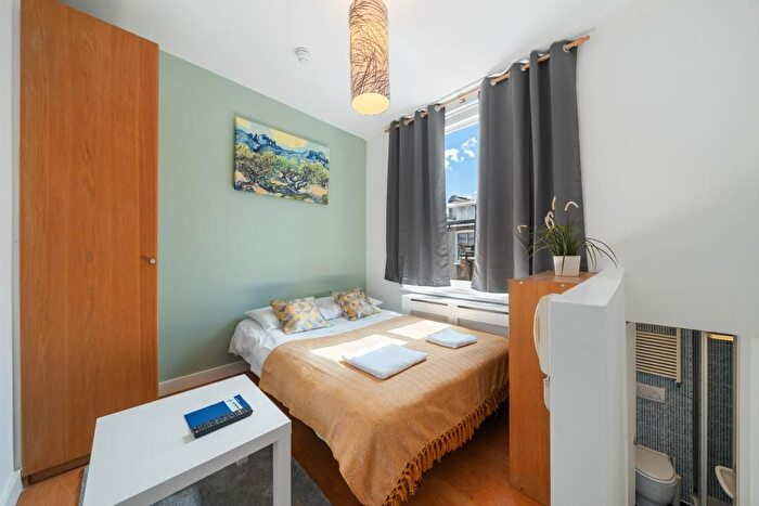 Studio To Rent In Fairholme Road, London, W14