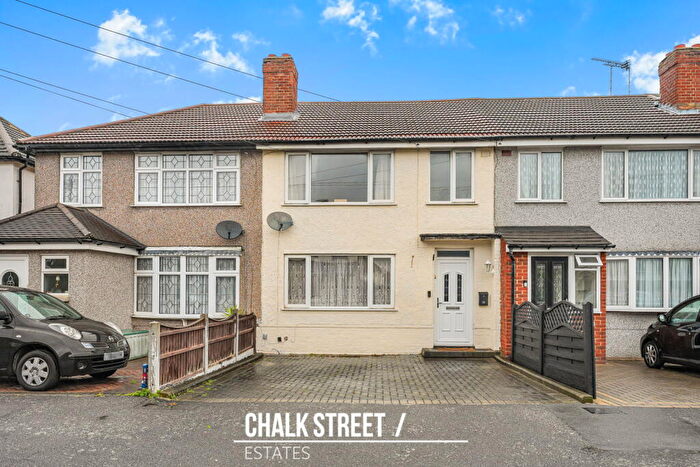 3 Bedroom Terraced House For Sale In St. Andrews Avenue, Hornchurch, RM12