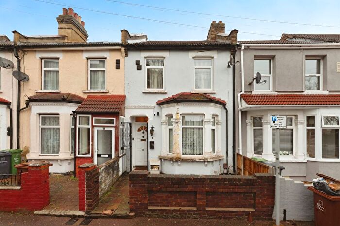 3 Bedroom Terraced House For Sale In Cranborne Road, Barking, IG11