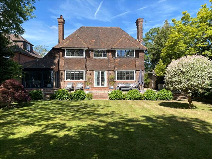 4 Bedroom Detached House For Sale In Oatlands Drive, Weybridge, KT13