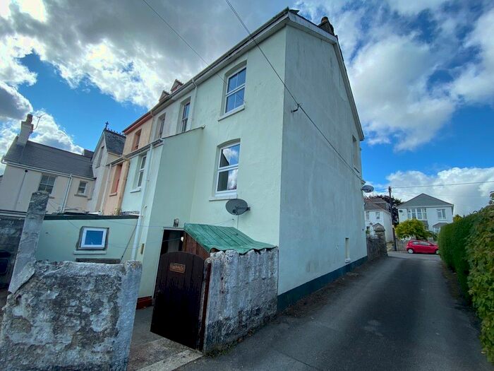 2 Bedroom Flat To Rent In Victoria Road, St Austell, Cornwall, PL25