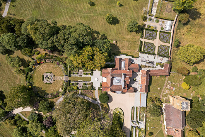 8 Bedroom Detached House For Sale In Church Road, Butlers Marston, CV35