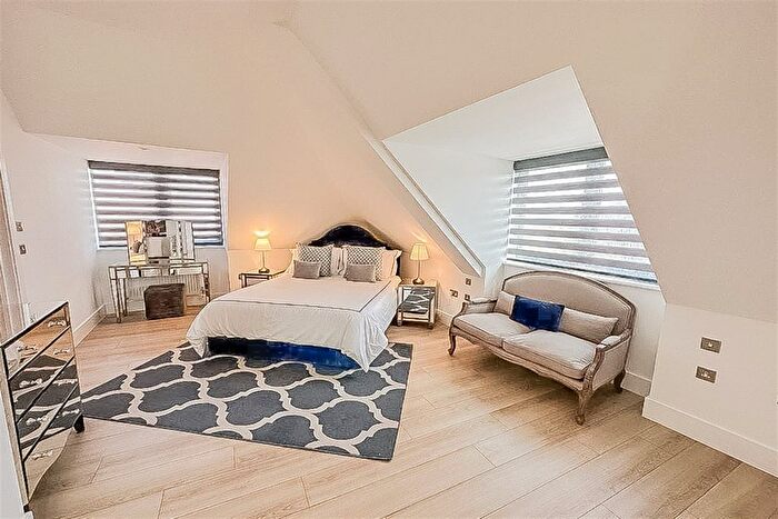 3 Bedroom Flat To Rent In Brightview Court, Finchley Lane, Hendon, London, NW4