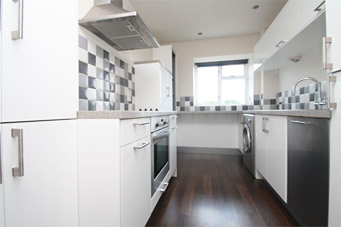 1 Bedroom Flat To Rent In Edgell Road, Staines-Upon-Thames, TW18