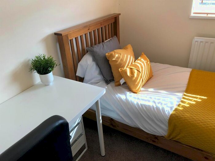 4 Bedroom End Terrace House To Rent In Sir Henry Parkes Road, Canley, CV4