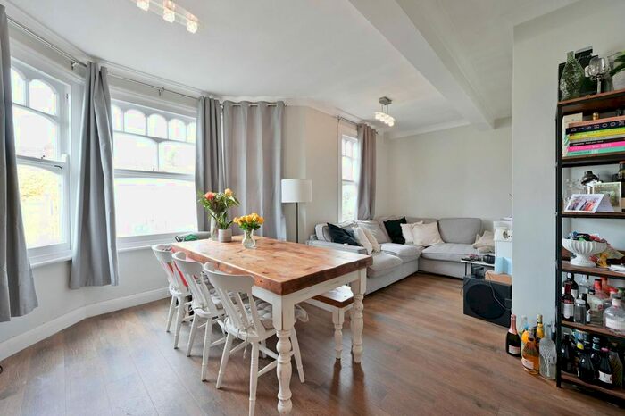 2 Bedroom Flat To Rent In Worple Road, Wimbledon, London, SW20