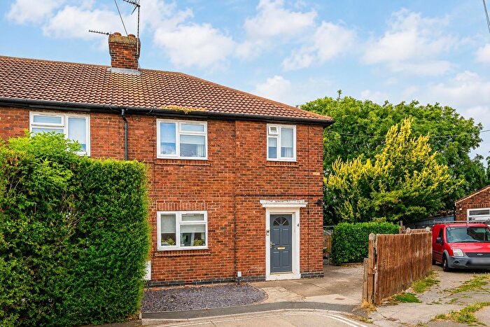 3 Bedroom Semi-Detached House For Sale In Little Avenue, York, YO30