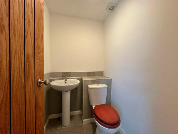 3 Bedroom Terraced House For Sale In Semilong Road, Semilong, Northampton, NN2