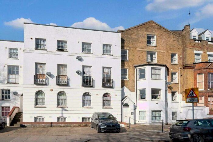 3 Bedroom Flat To Rent In Tollington Park, London, N4
