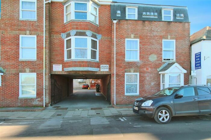 2 Bedroom Flat To Rent In Park Street, Weymouth, Dorset, DT4