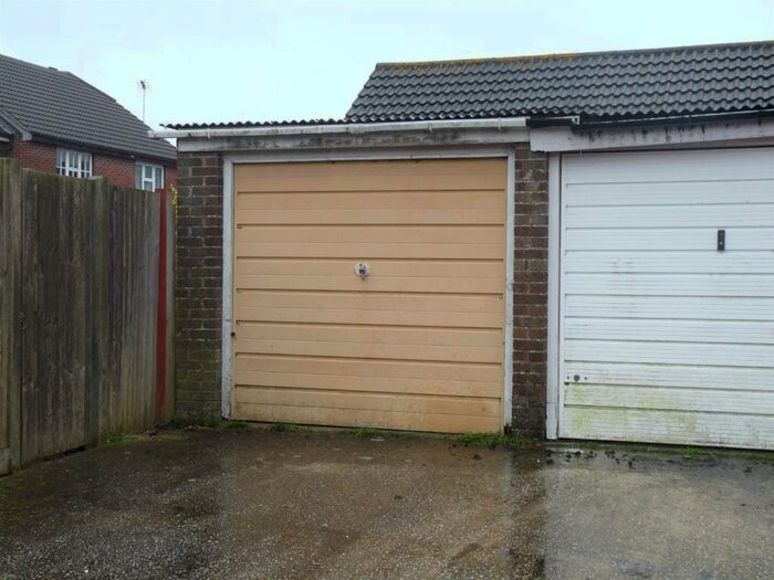 Garage / Parking To Rent In Garage, Timberleys, Littlehampton, BN17