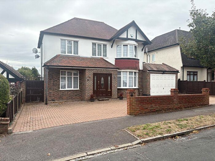 4 Bedroom Detached House For Sale In Warwick Road, Coulsdon, CR5