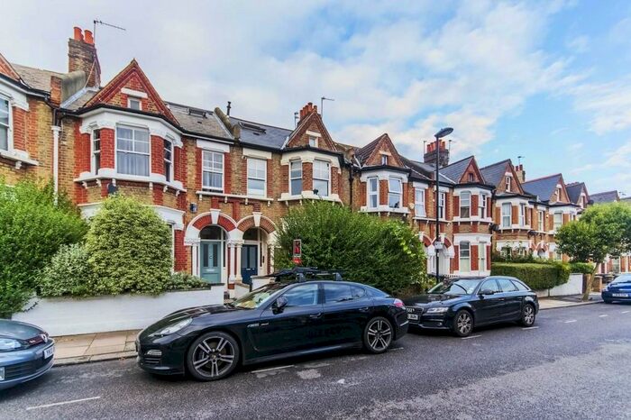 2 Bedroom Flat To Rent In Lynette Avenue, London SW4