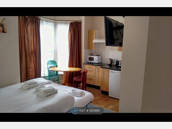 Studio To Rent In Eade Road, London, N4