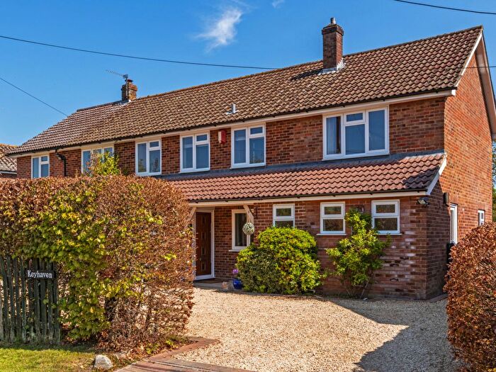 5 Bedroom Detached House For Sale In Baughurst Road, Baughurst, RG26