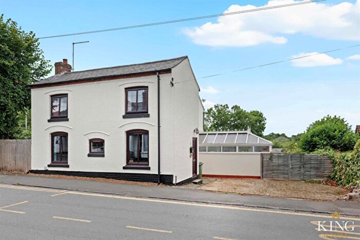 3 Bedroom Detached House For Sale In Mount Pleasant, Redditch, B97