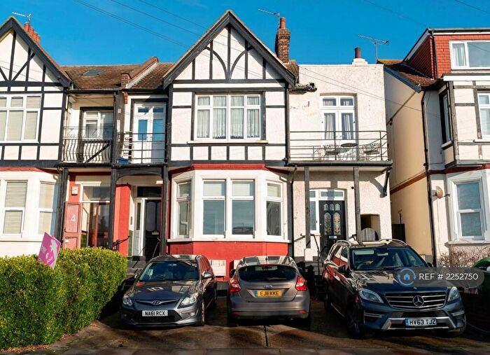 1 Bedroom Flat To Rent In Britannia Road, Westcliff-On-Sea, SS0